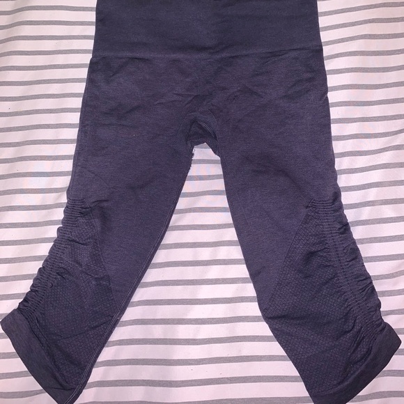Lululemon Blue Cropped Leggings - Picture 1 of 3